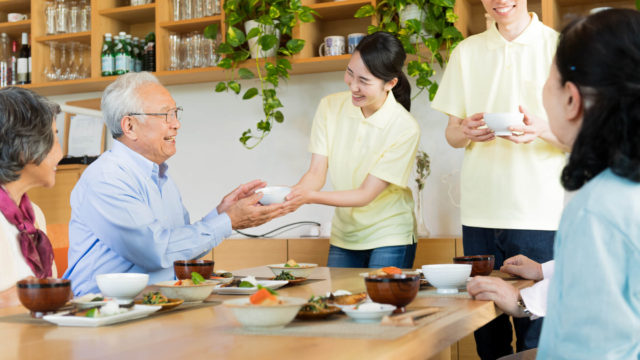 サービス付き高齢者向け住宅とは？サービス付き高齢者向け住宅の仕事内容や就職の注意点を徹底解説！